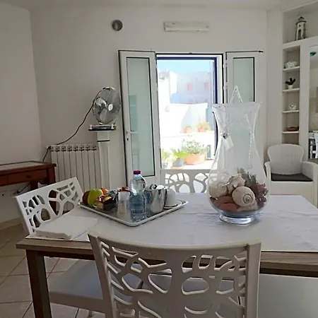 מלון Amelies House 4*